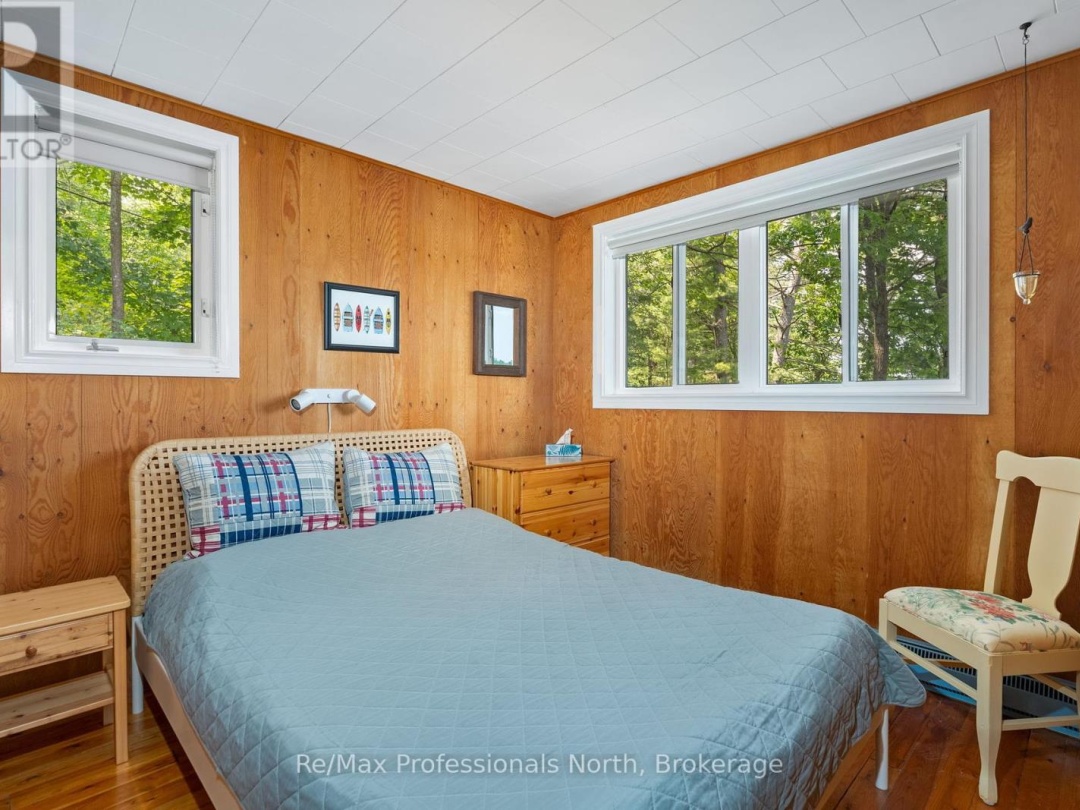 1020 Road 2000, Muldrew-south Lake
