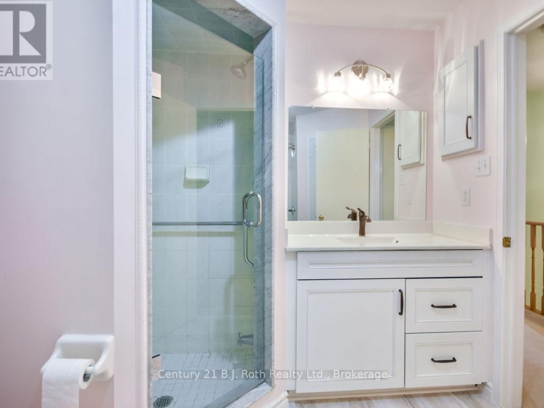 9 492 Laclie Street, Orillia