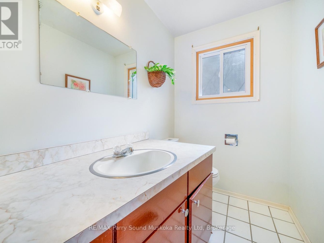 2 WILLIAM STREET, Parry Sound