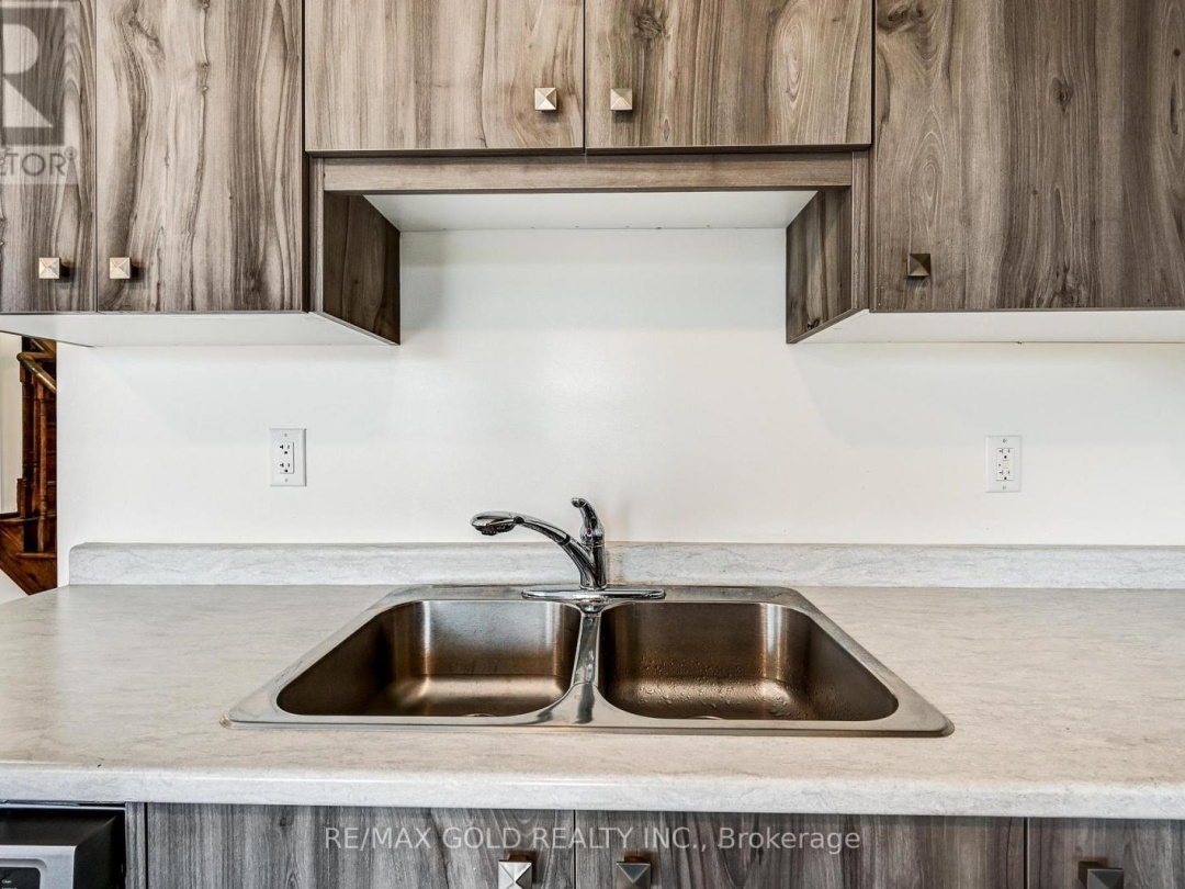 84 ATLANTIS DRIVE W, 