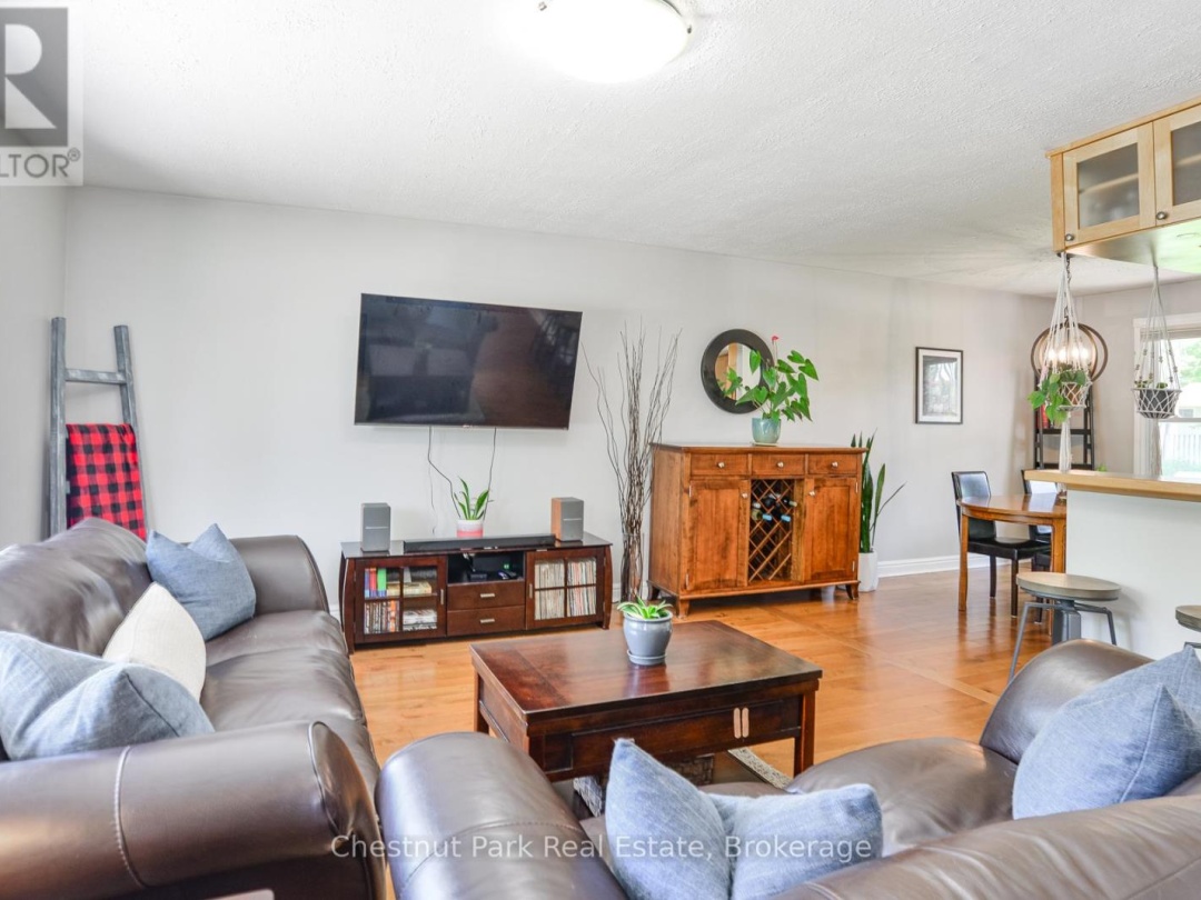 4 PINEWOOD DRIVE, 