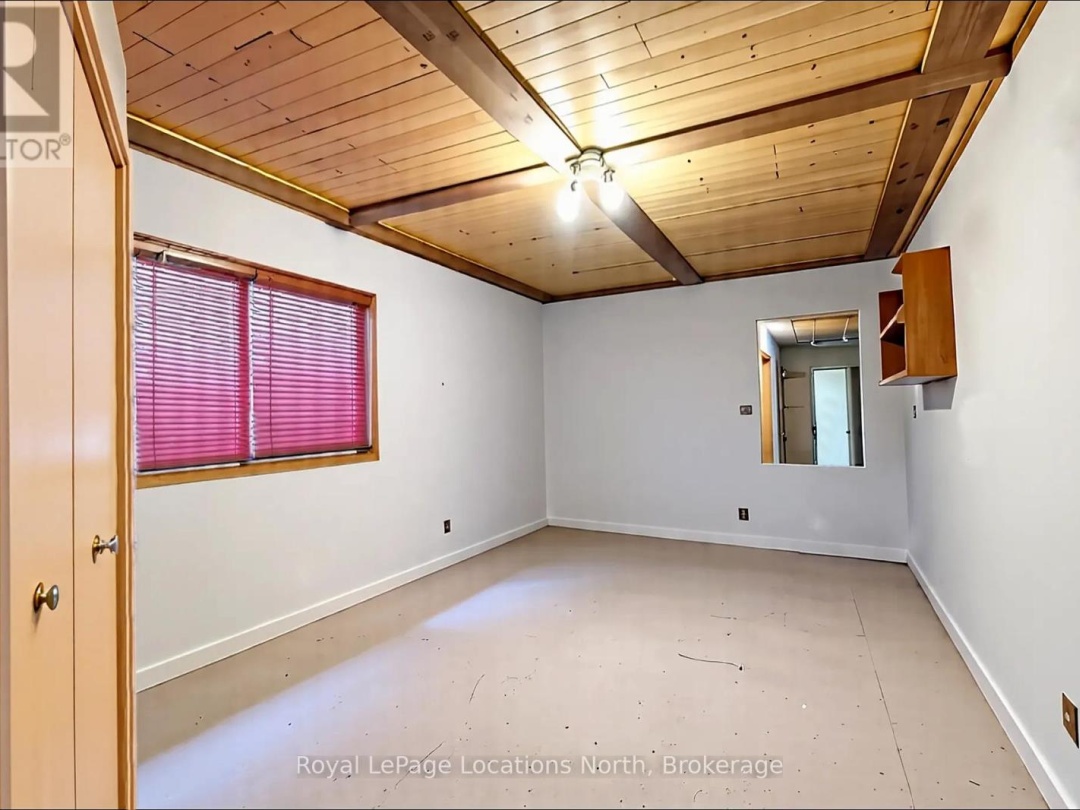 239 Monck Rd Cty 45, Young Lake