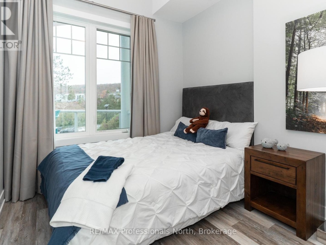 100 - 25 PEN LAKE POINT ROAD, 