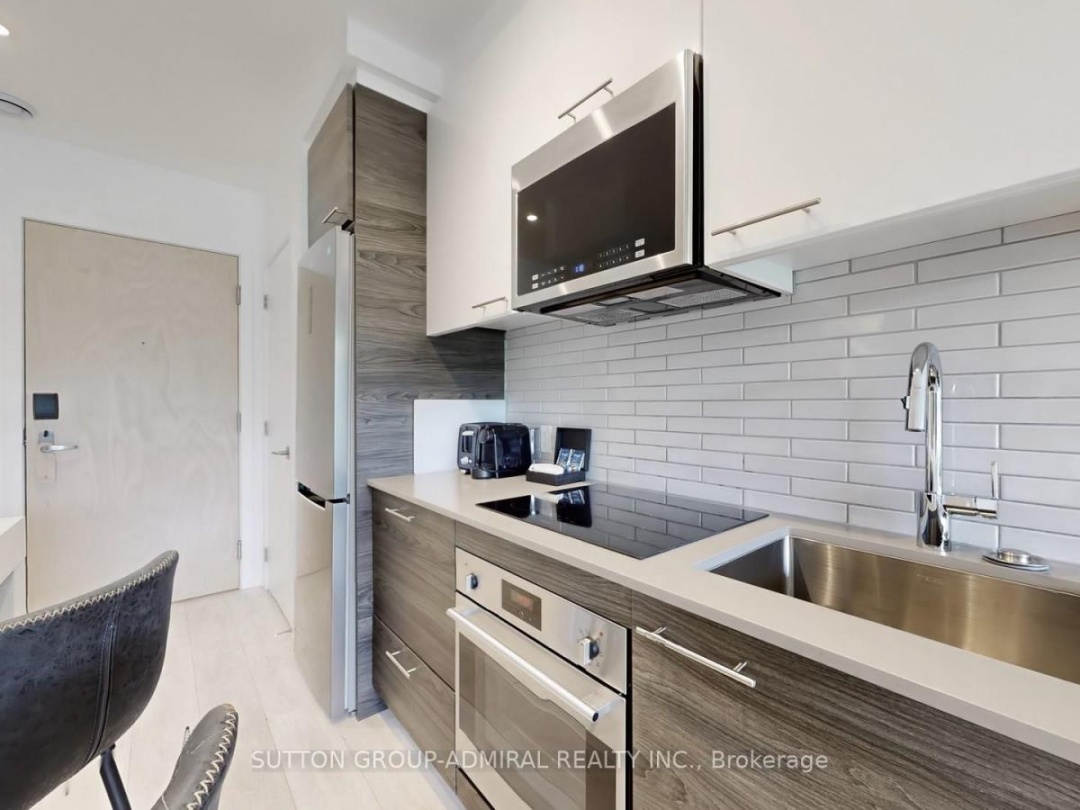 209 - 120 CARRICK TRAIL, 