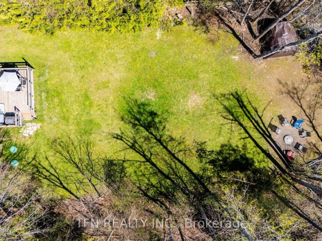 4 PINEWOOD BOULEVARD, 