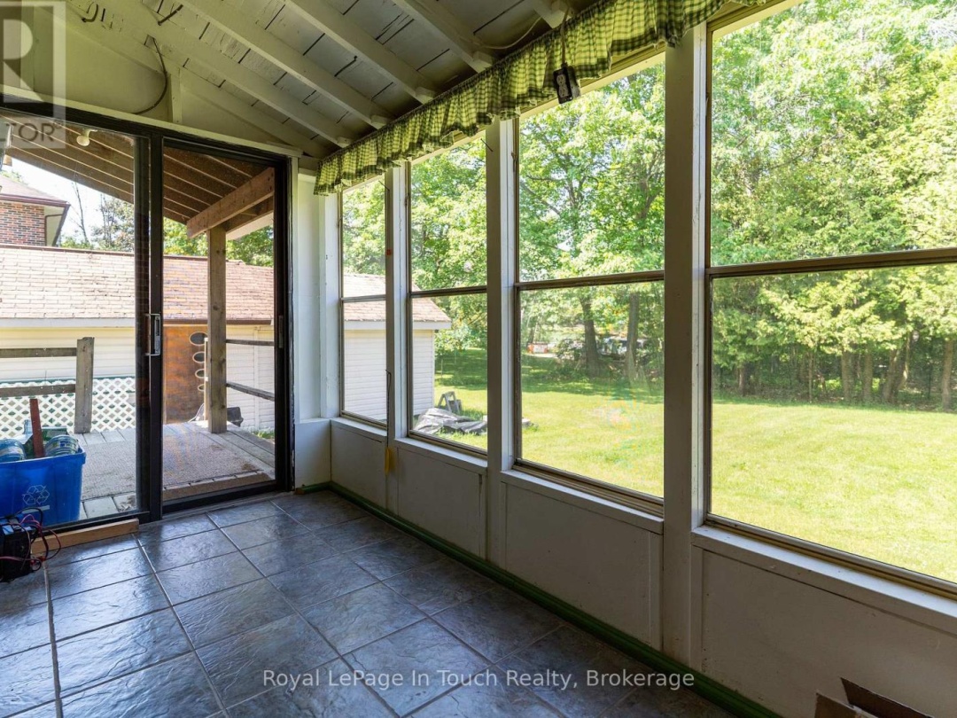 2596 HONEY HARBOUR ROAD, 