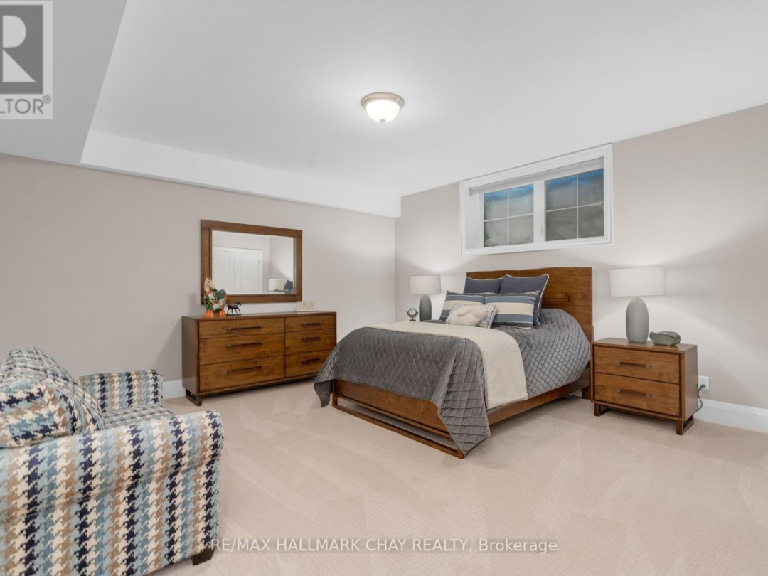12 Thoroughbred Drive, Oro-Medonte