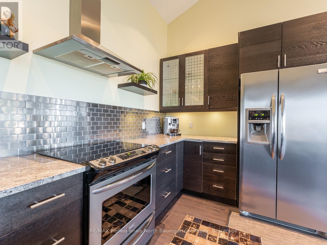 1107 Pine Point Road, Kennisis Lake