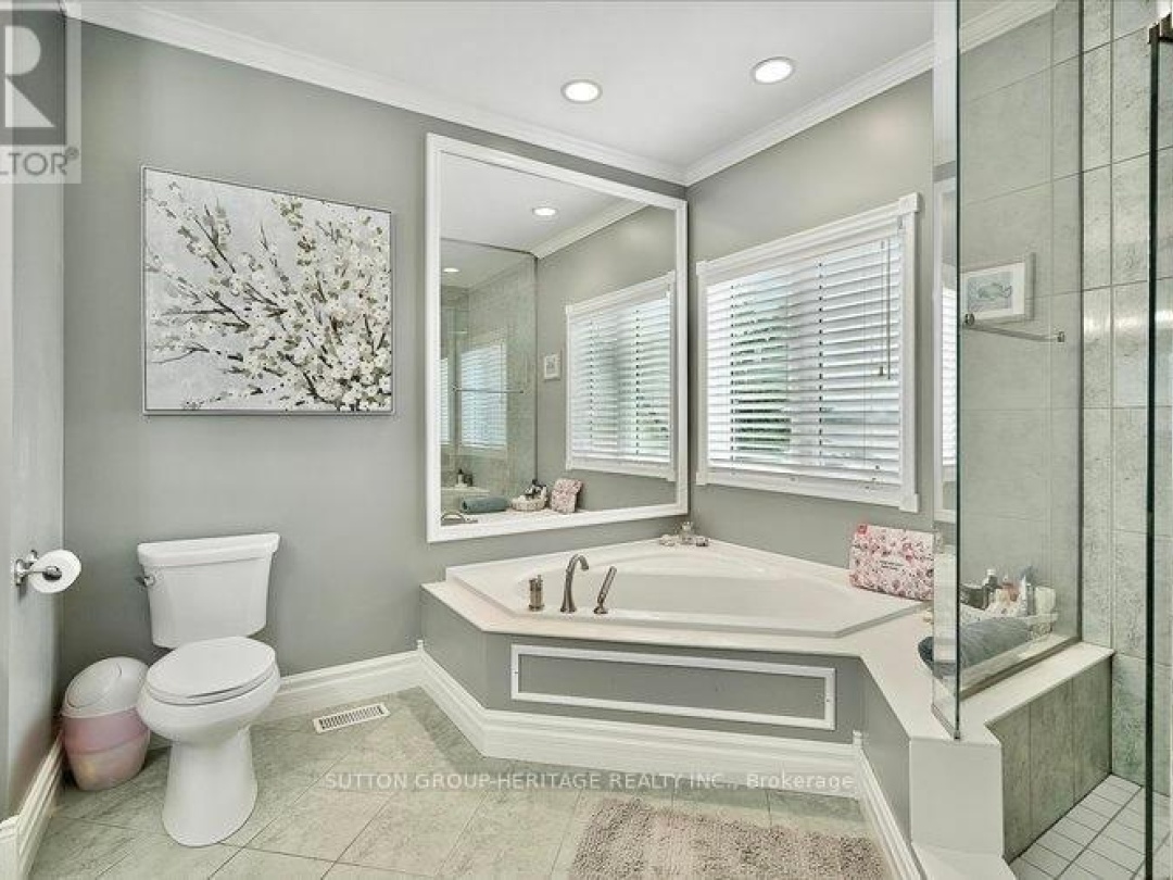 400 FRONT STREET W, 