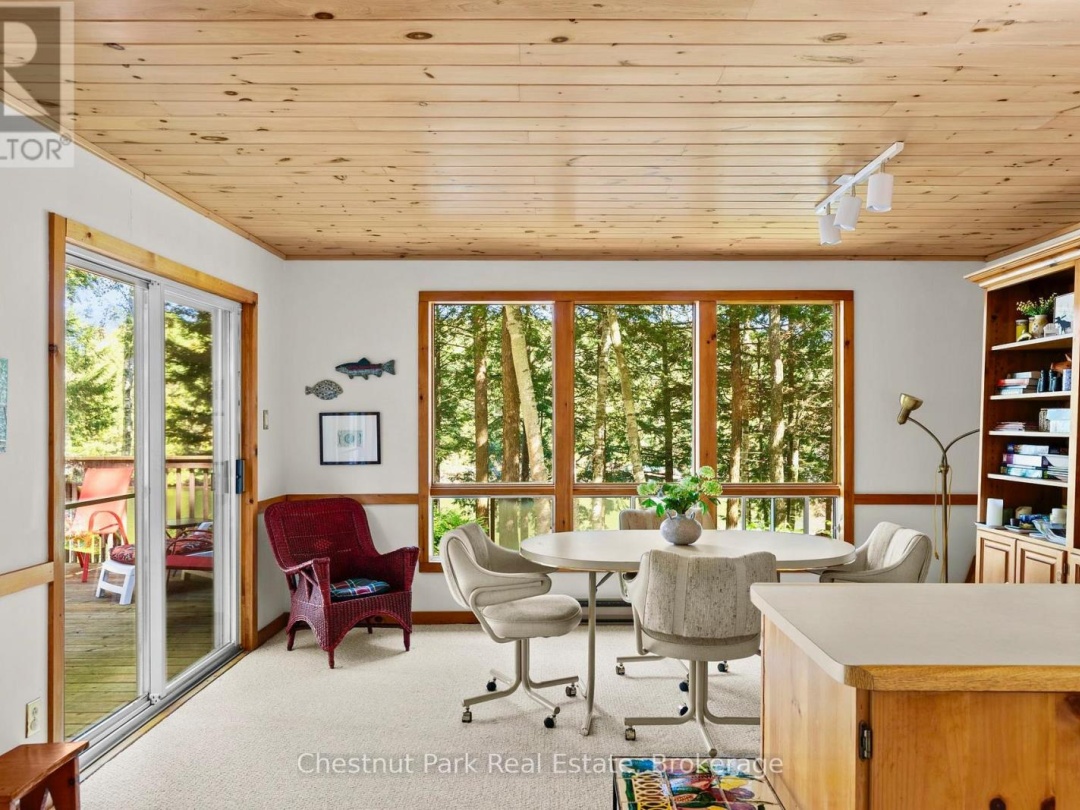 10 TAYLOR (26LM10) ISLAND, 