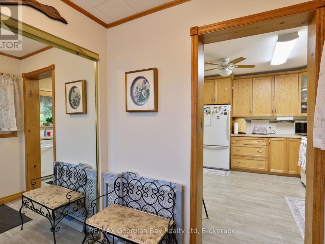 3485 Fraser Lane, Tay