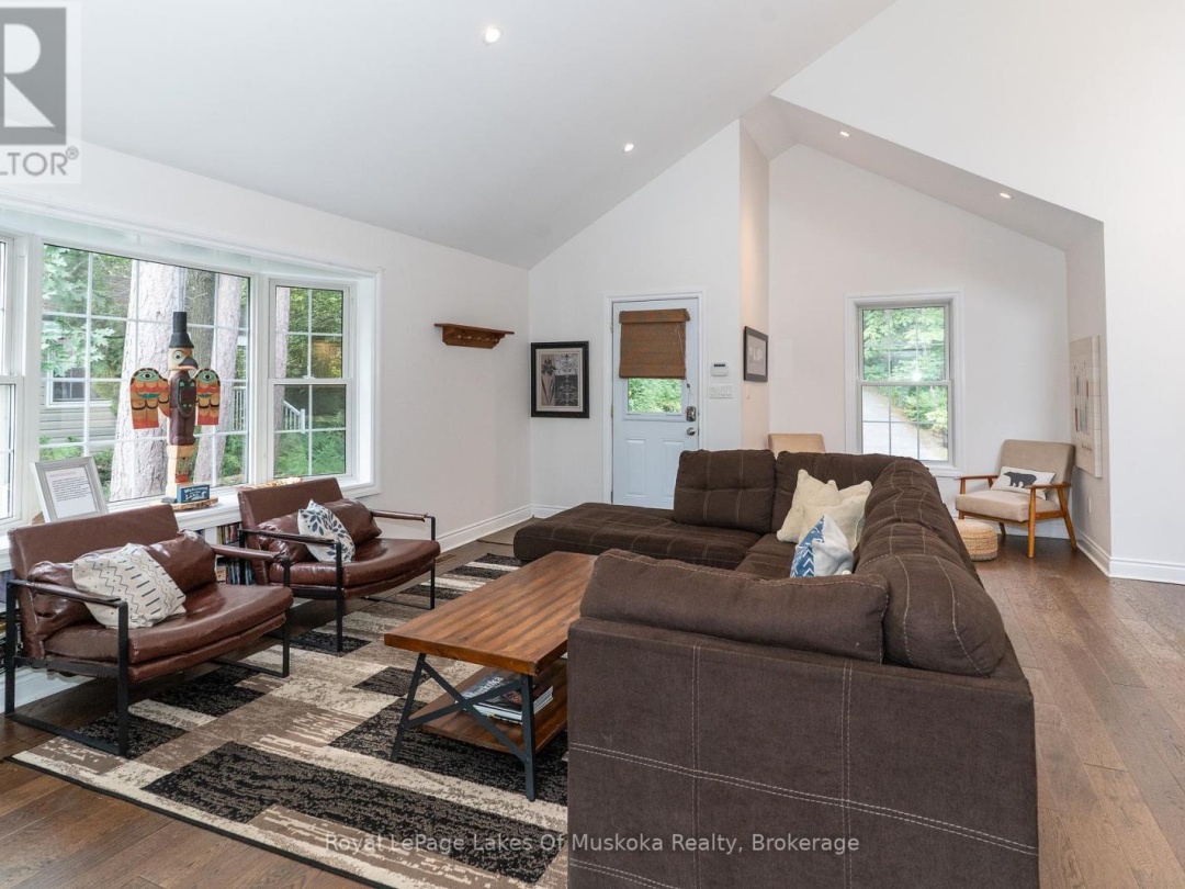 49 PINETREE ROAD, Loon Lake