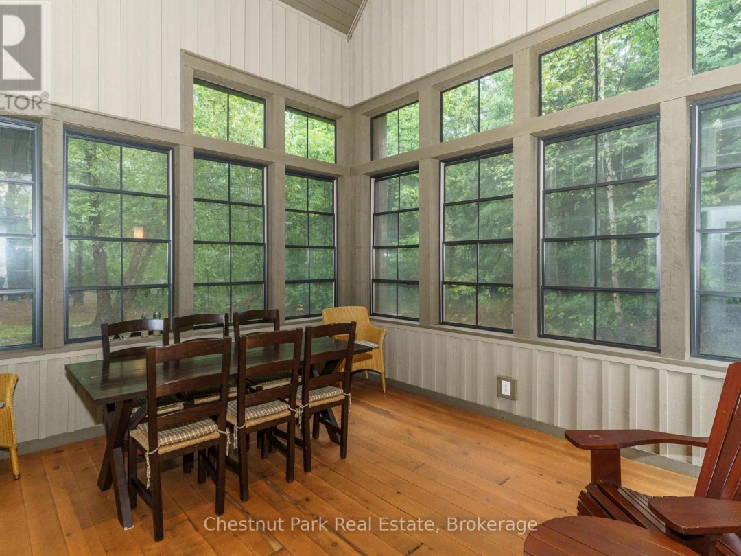 501 GLEN ABBEY WAY E, 