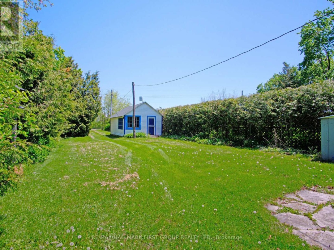 2196 Lakeshore Drive, Lake Simcoe