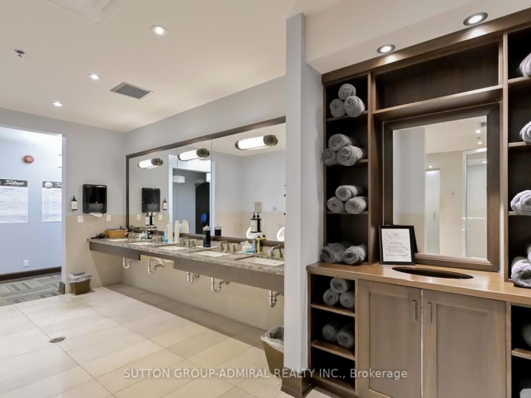 209 - 120 CARRICK TRAIL, 