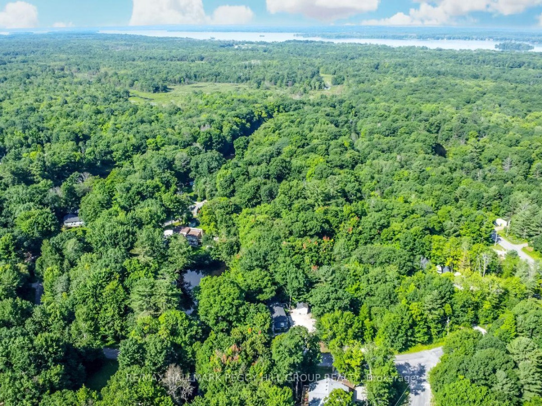 7498 Island Crescent, Black Lake