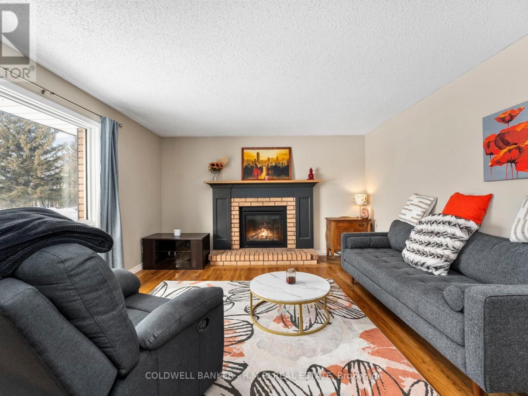 84 Pinewood Boulevard, Canal Lake
