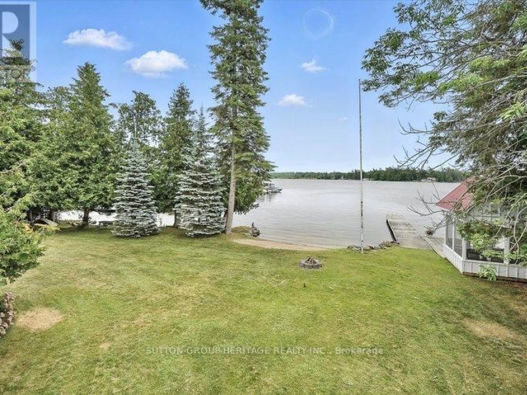 400 FRONT STREET W, 
