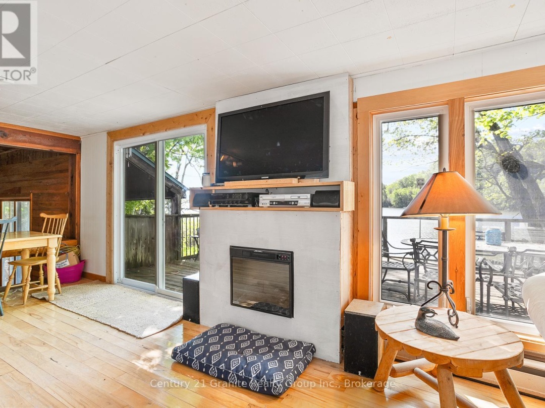 1036 Shirleys Road, Haliburton Lake