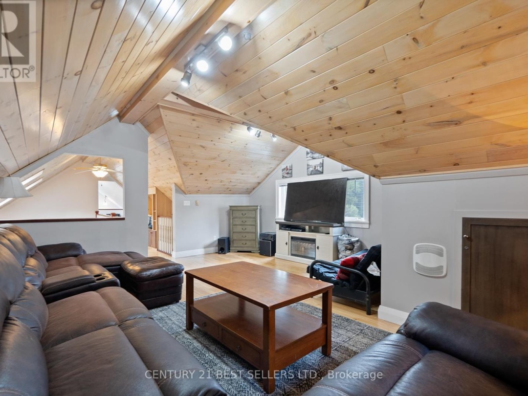 1622 HOUSEYS RAPIDS ROAD, 
