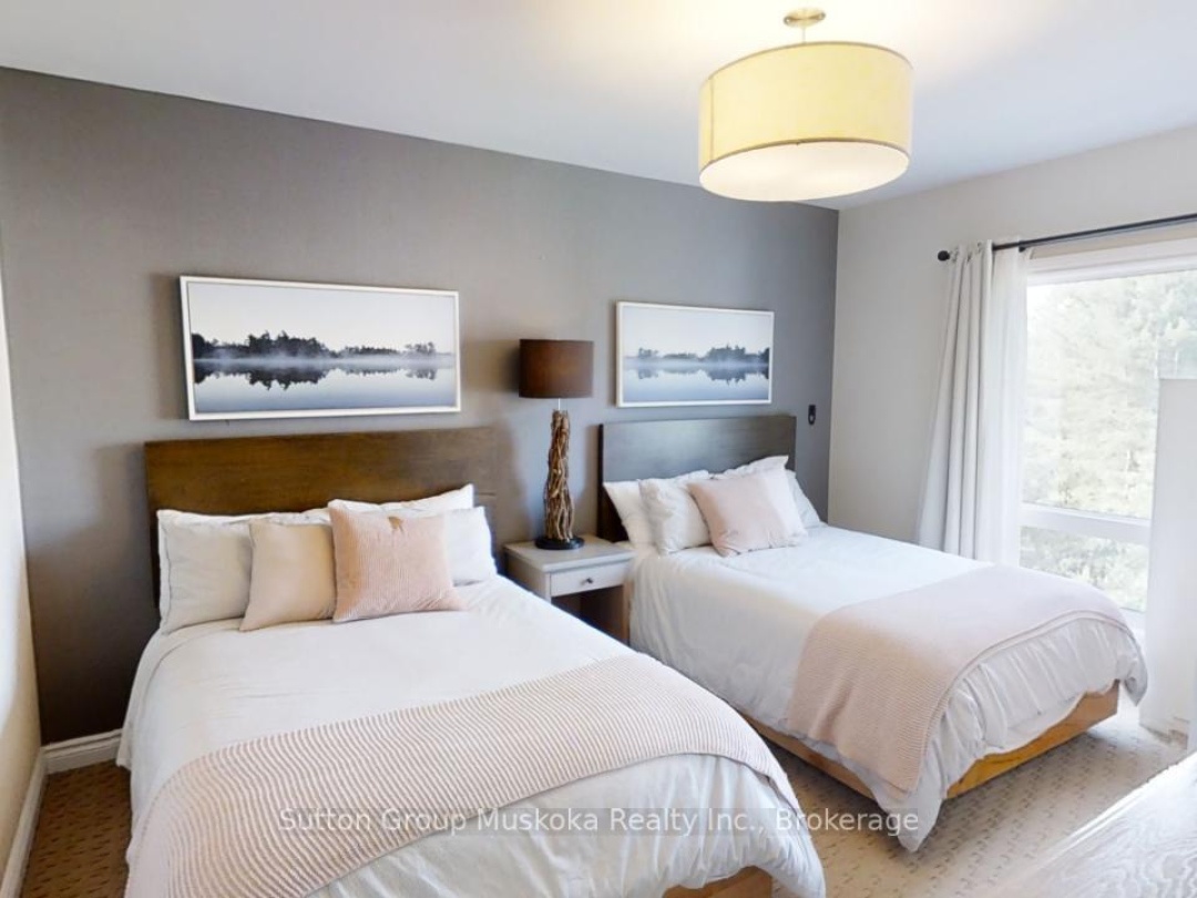 52 307 1235 Deerhurst Drive, Peninsula Lake