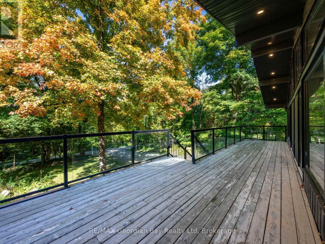 1745 TWIN OAKS CRESCENT, 