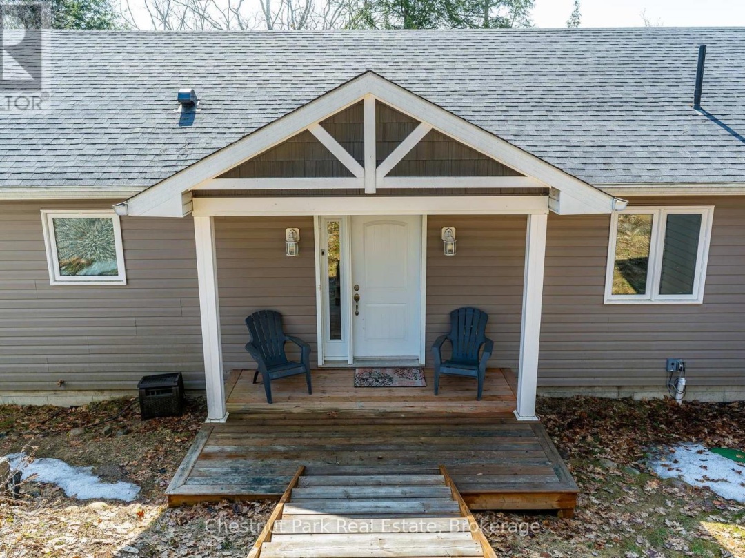5989 KENNISIS LAKE ROAD, Kennisis Lake