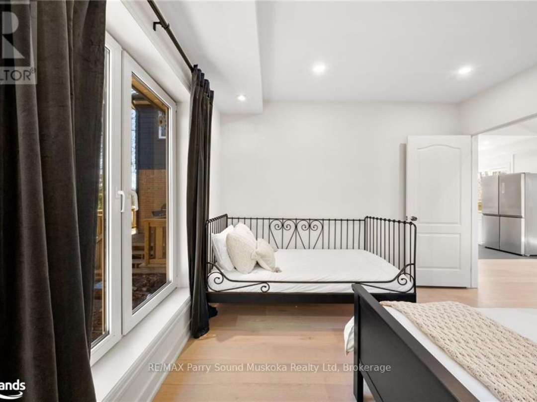 68 Pinewood Road, Long Lake