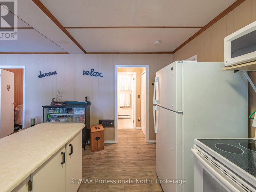1582 HOSPITALITY LAKE ROAD, 