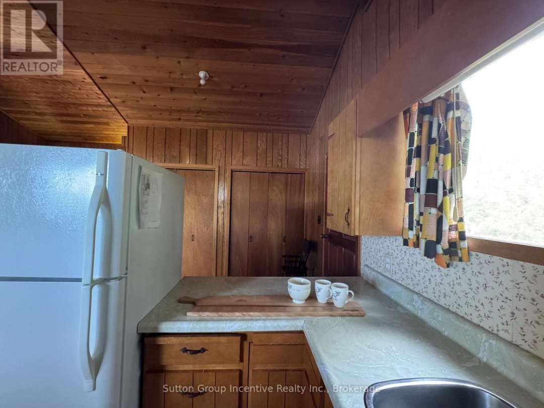 1017 Goldfinch Court, Sparrow Lake