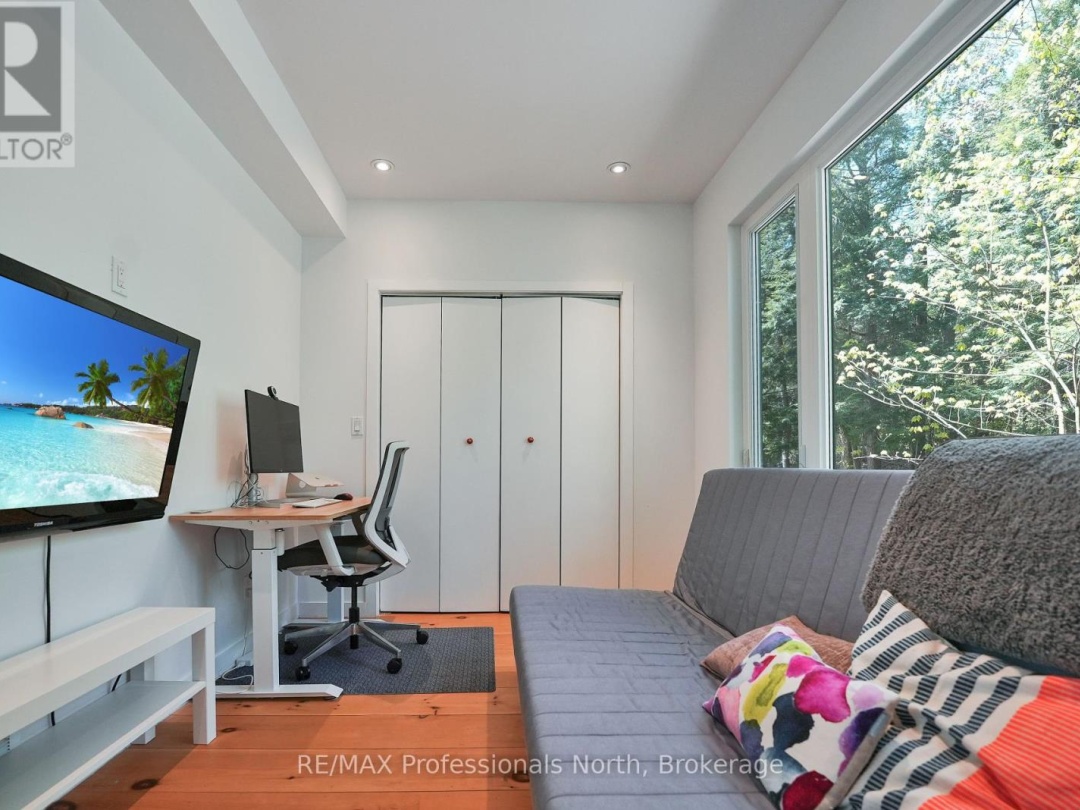 1004 Lipton Drive, Kennisis Lake
