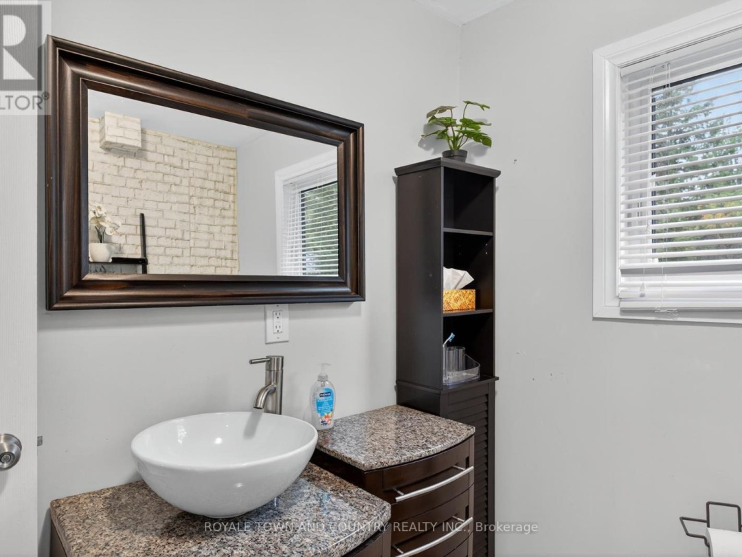 82 RIVERBANK ROAD, 