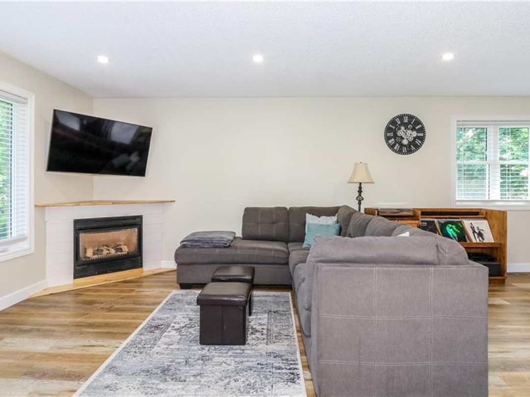 1 MARIPOSA Drive, 