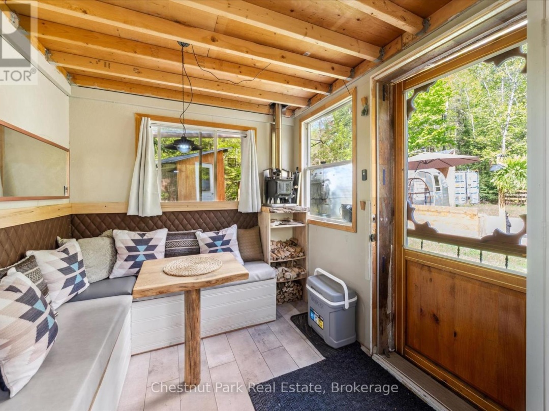 216 BLACKWATER LAKE ROAD, Seguin