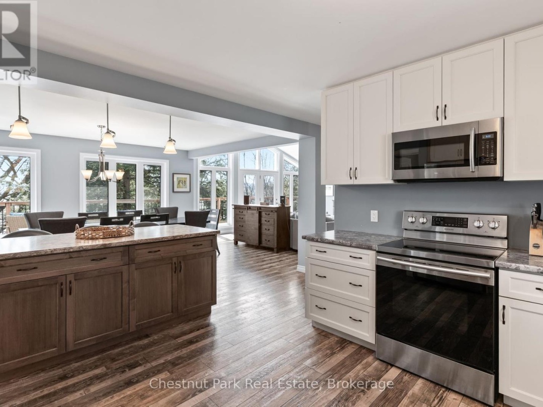 5989 KENNISIS LAKE ROAD, Kennisis Lake
