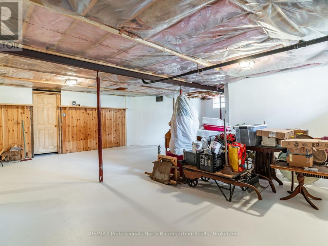 1065 Cloverleaf Road, Kennisis Lake