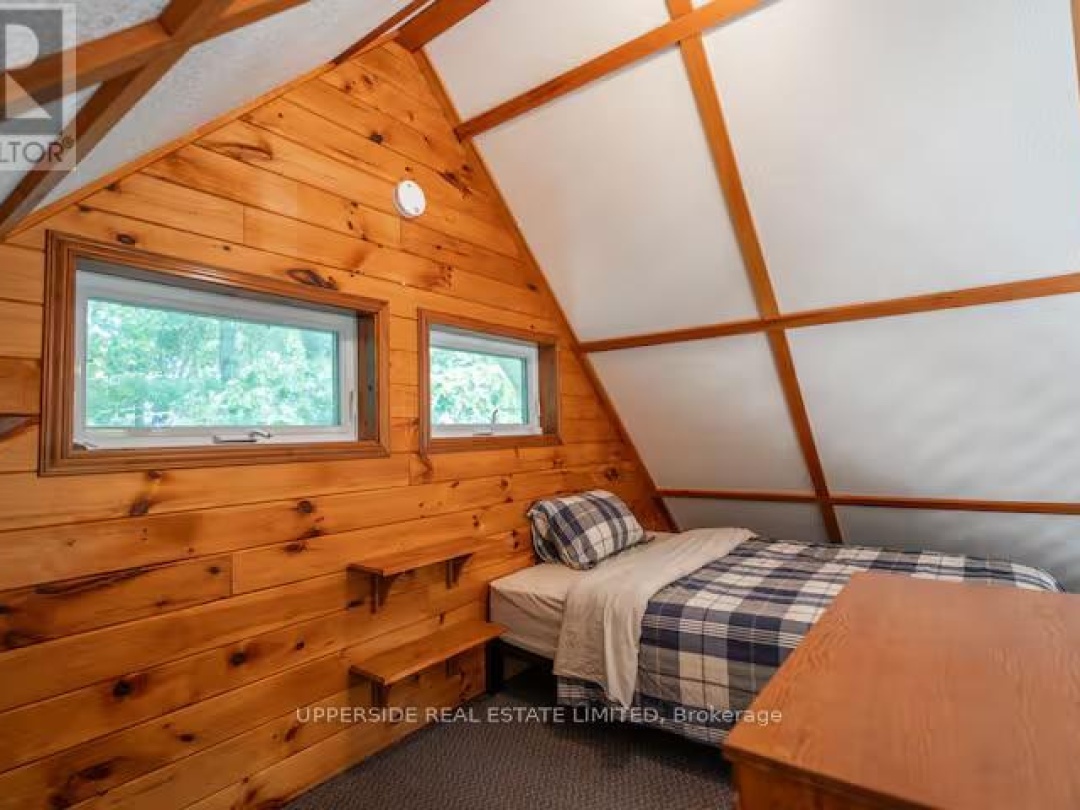1040 OAK ROAD, Kahshe Lake