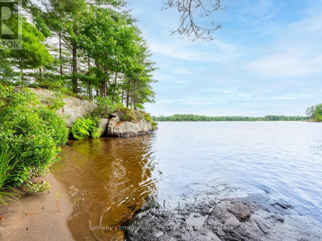 16Lk 1 Wolf Island, Kahshe Lake