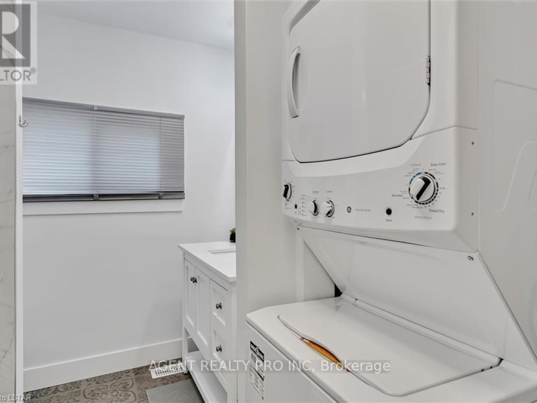 21 ORIOLE ROAD, Cameron Lake