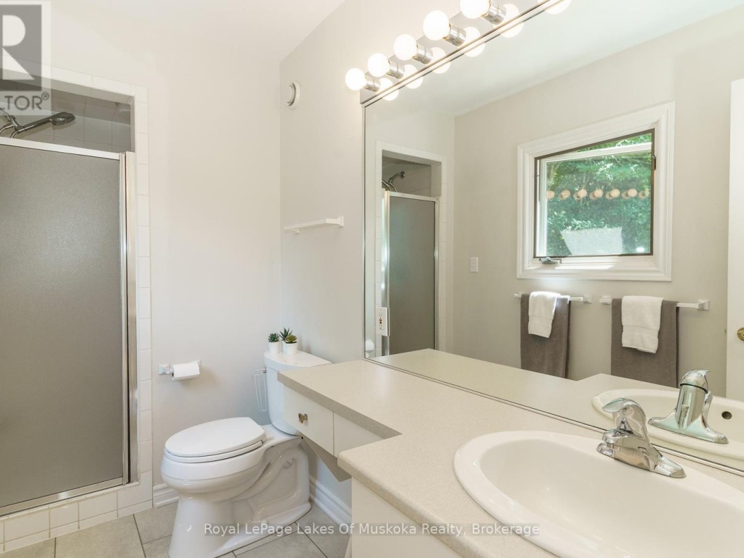 1020 AMELIA CRESCENT, 