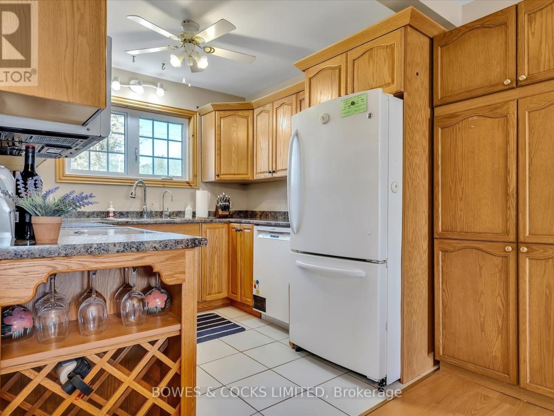 240 Lakeshore Drive, Pigeon Lake