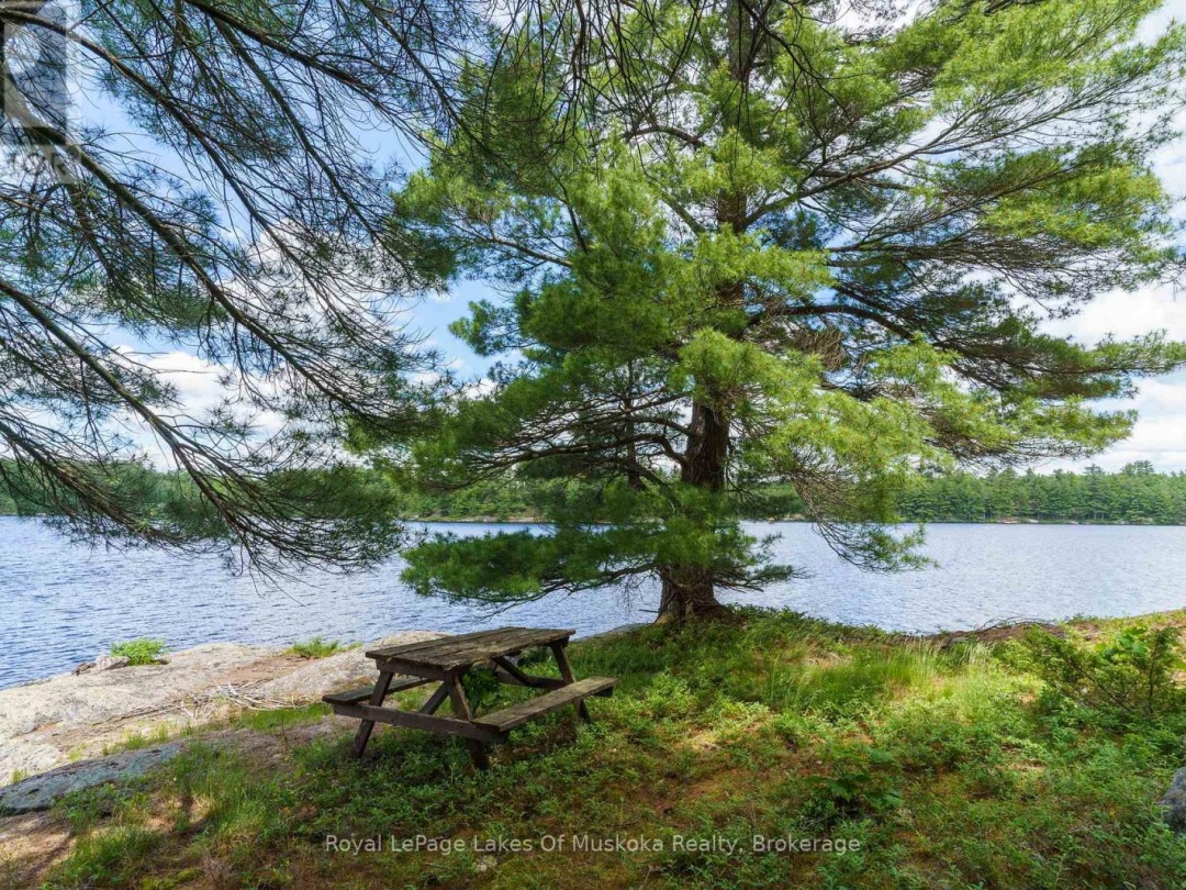 15Kl2 Kahshe, Kahshe Lake