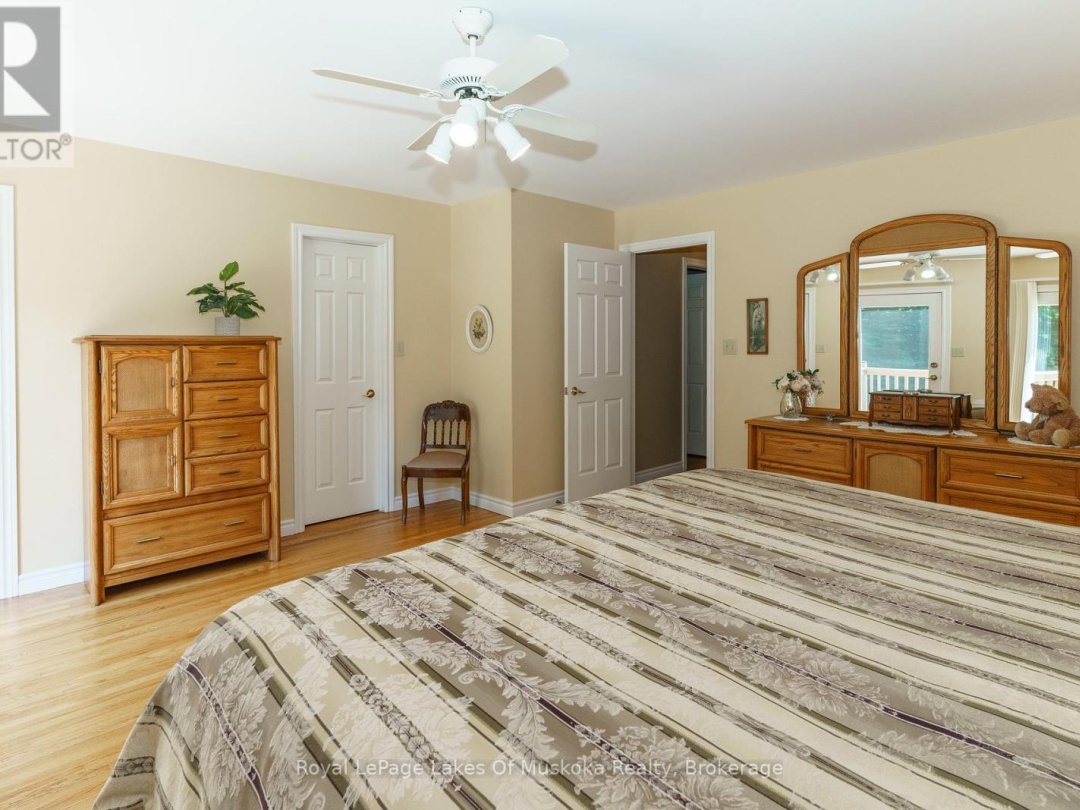 1020 AMELIA CRESCENT, 