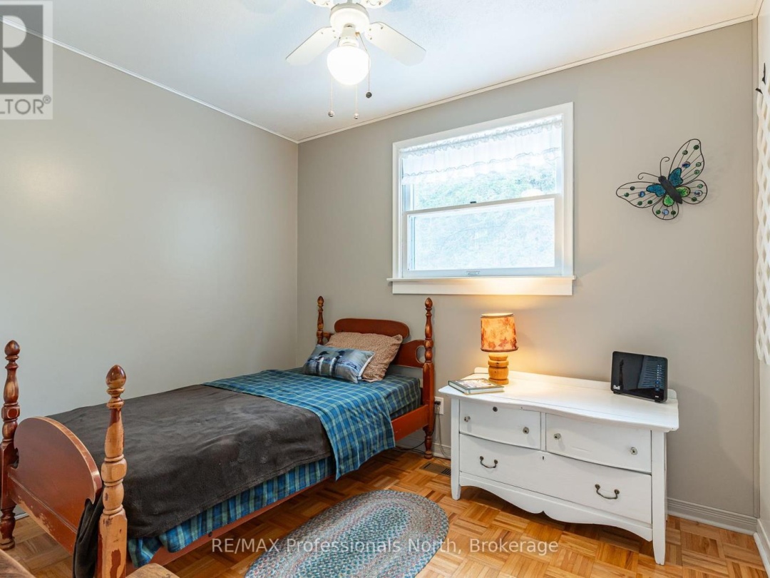 1010 Sturgeon Drive, Minden Lake