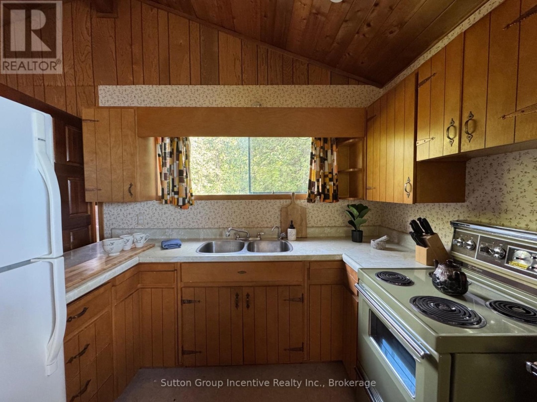 1017 Goldfinch Court, Sparrow Lake