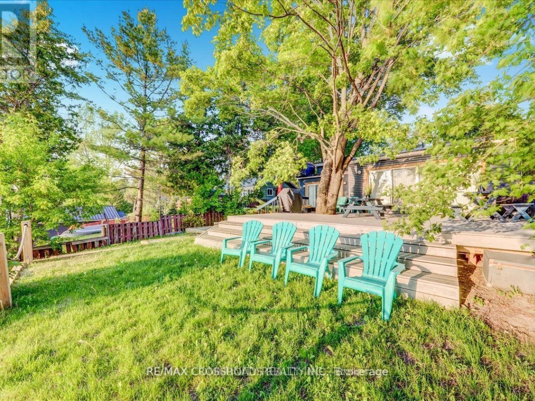 5794 Victoria Park Road, 