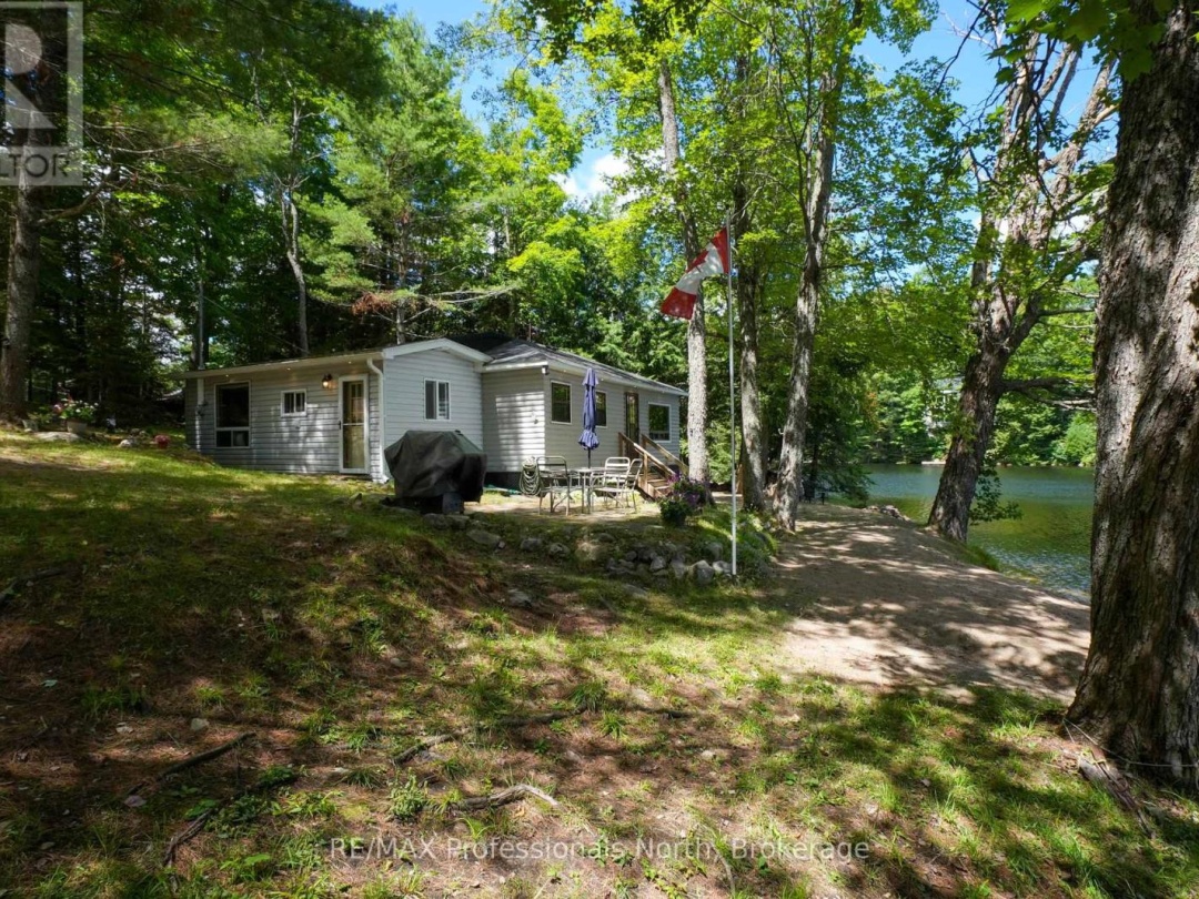 1073 WARD LANE N, 