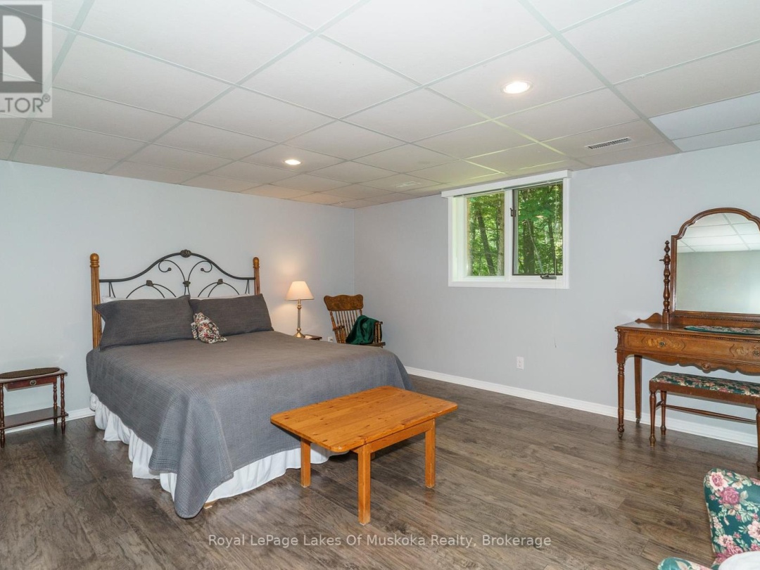 1020 AMELIA CRESCENT, 