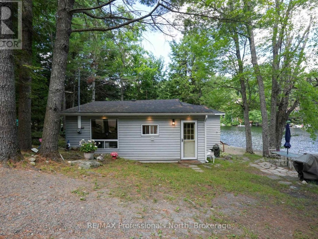 1073 WARD LANE N, 