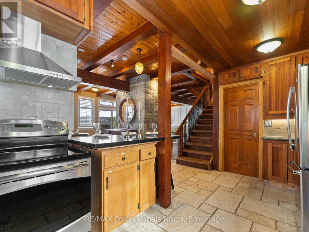 1307 Watts Road W, Kennisis Lake